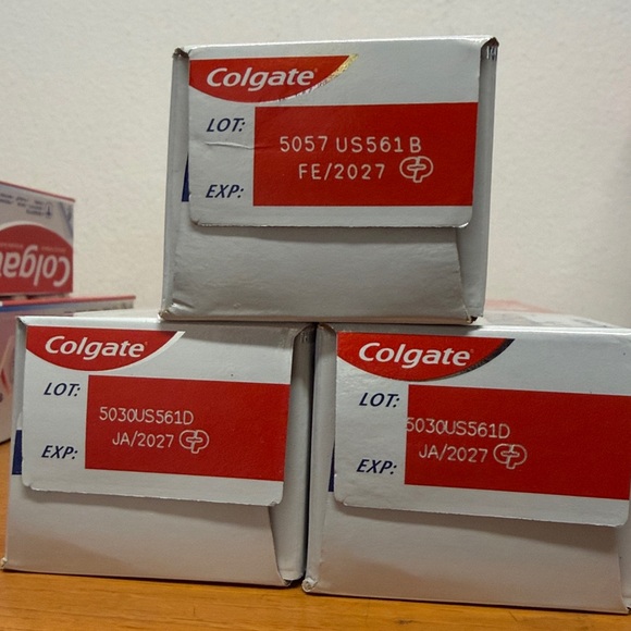 Colgate Toothpaste Bundle - Picture 3 of 3